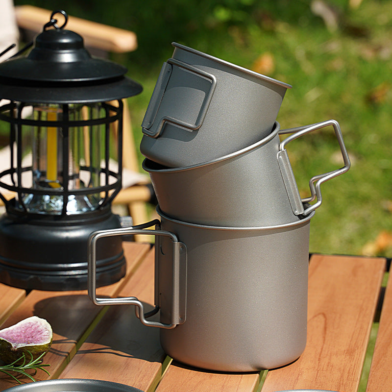 Mug de Camping en Titane TA1 – Ultraléger & Poignée Pliable | NomadPulse